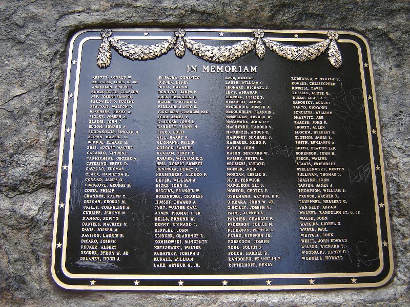 Zoom on the image : Hero Park World War Memorial Plaque